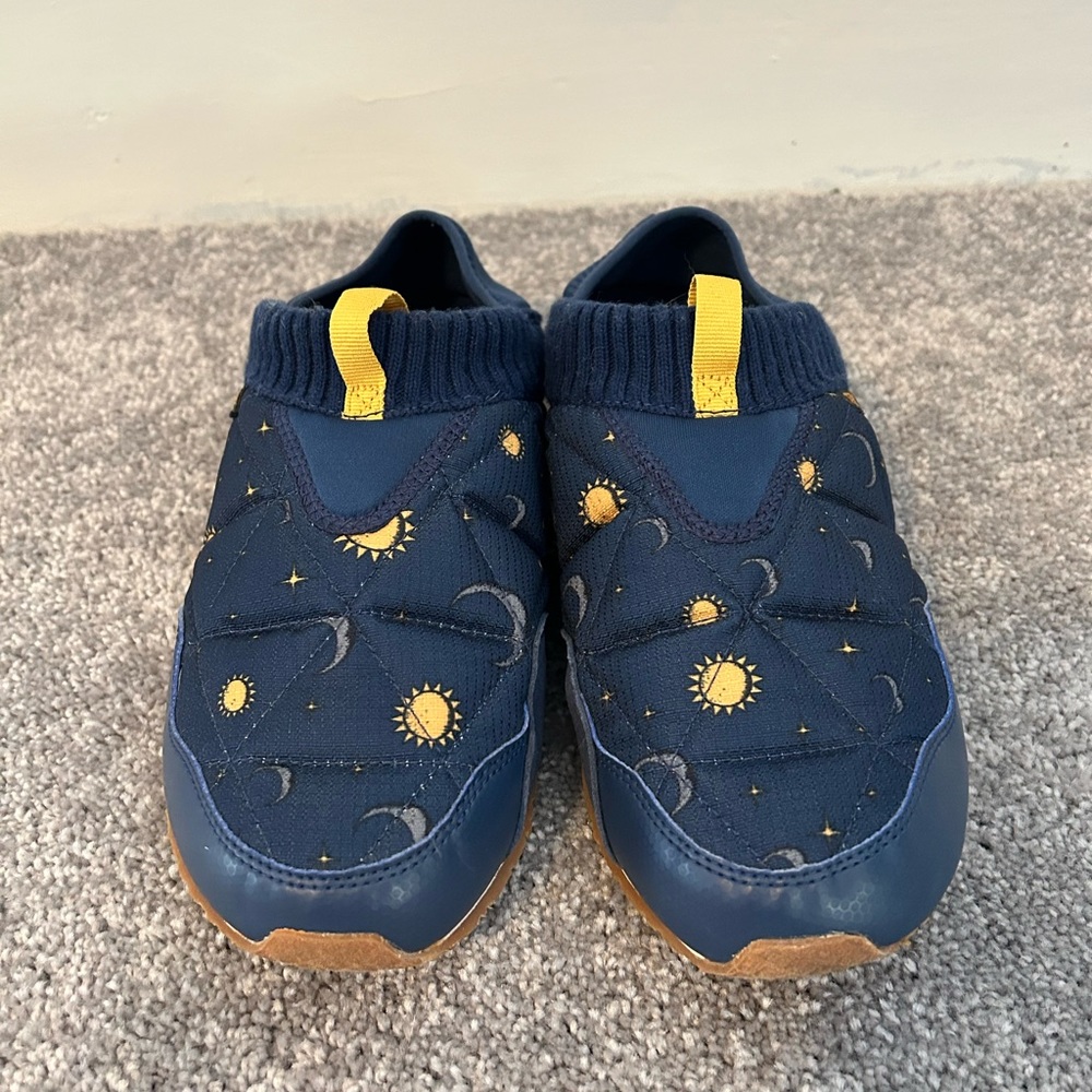 NWOT Teva Slip On Shoes/Slippers Indoor Outdoor Navy Sun and Moon Size 9